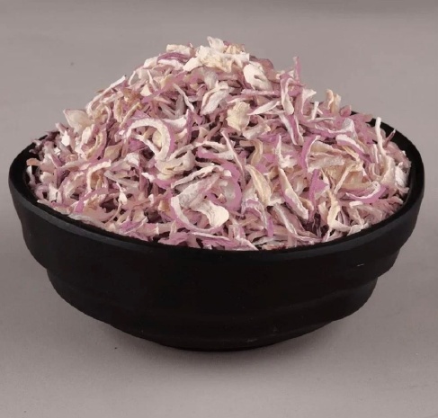 Pink flakes dehydrated onion