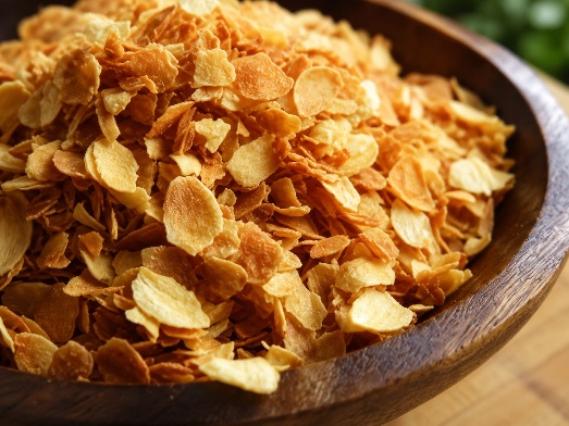 Dehydrated garlic flakes